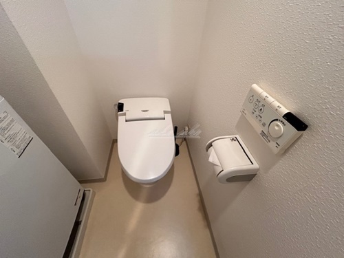 トイレ　温水洗浄便座