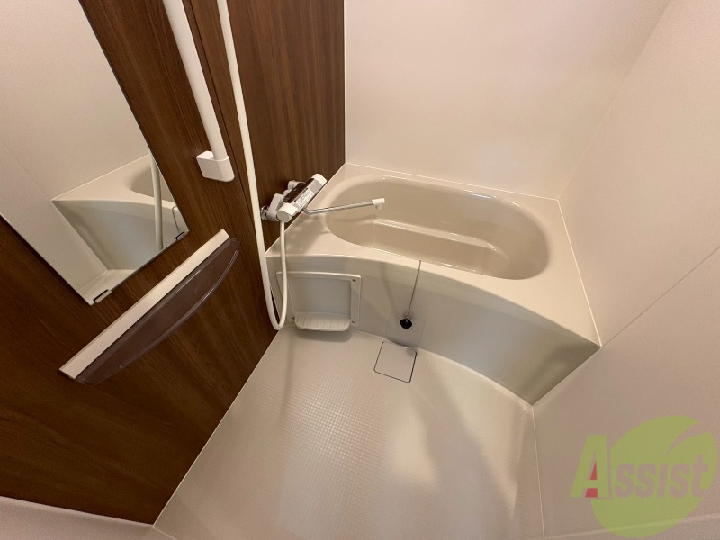 バス・シャワールーム　お風呂になります。一日の疲れを癒してくださいね。