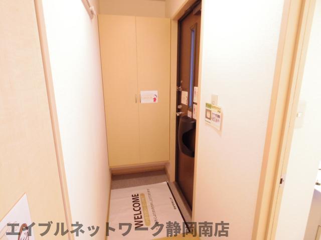 玄関　落ち着いた玄関です