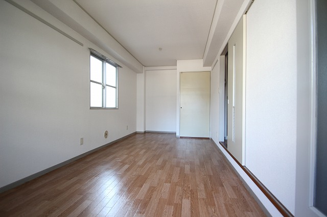 居室・リビング　同物件別号室