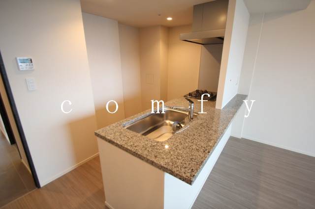 キッチン　開放感のあるカウンターキッチン