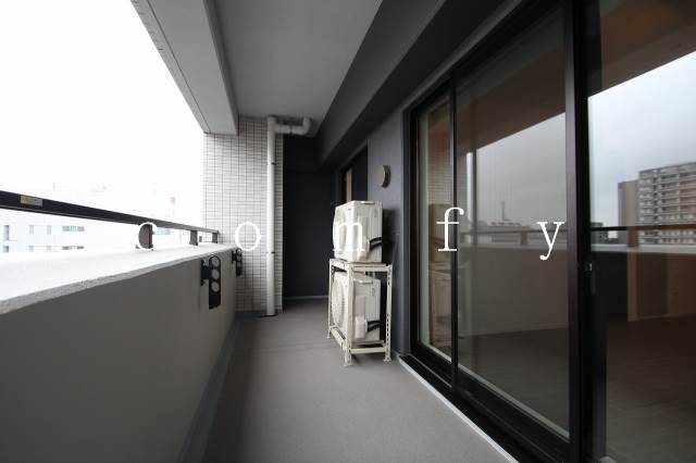 バルコニー　日当りの良いワイドバルコニー