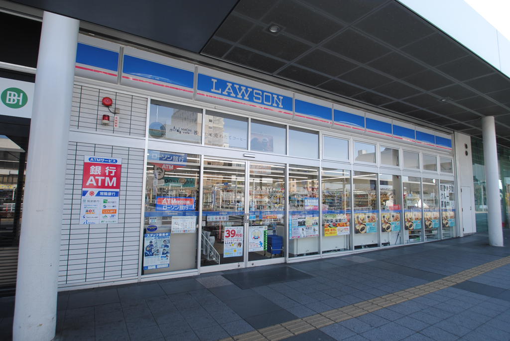 コンビニ　ローソン日立駅前店（コンビニ）まで607m