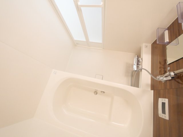 バス・シャワールーム　コンパクトで使いやすいお風呂です