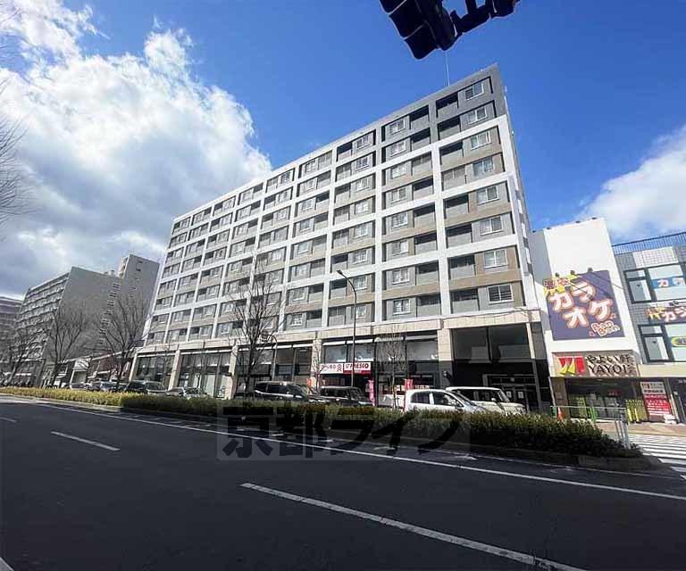 リエス西院の建物外観