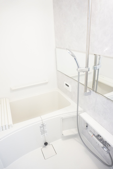 バス・シャワールーム　追焚付きのバスルーム