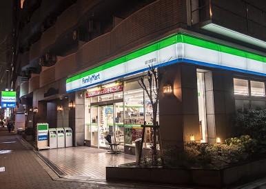 コンビニ　ファミリーマート淀川東三国店（コンビニ）まで239m