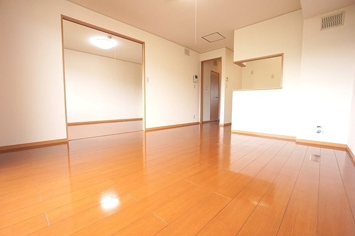 居室・リビング　13畳の広々としたリビング♪