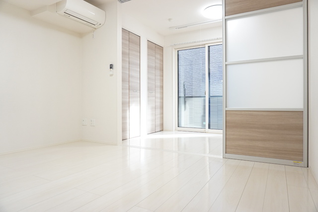 その他部屋・スペース　★バルコニーに面した洋室３．７帖とＤＫ７．６帖★