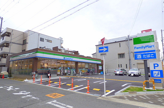コンビニ　ファミリーマート（コンビニ）まで408m