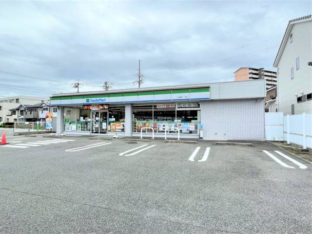 コンビニ　ファミリーマート名南豊三丁目店（コンビニ）まで337m