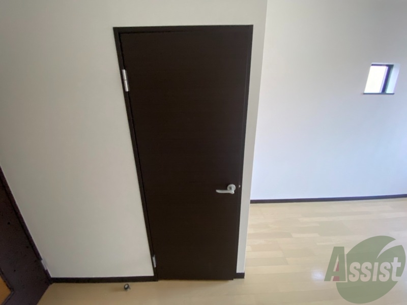 収納　収納はこちらのクローゼットをお使いください。