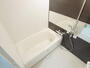 バス・シャワールーム　２人でも十分入浴できる広々なお風呂です