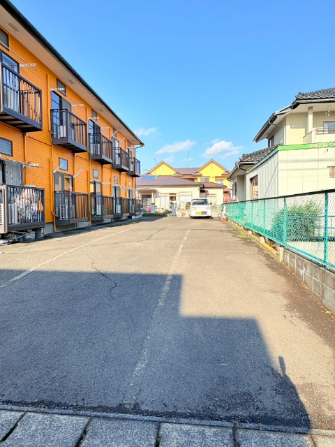 駐車場　塗装工事前