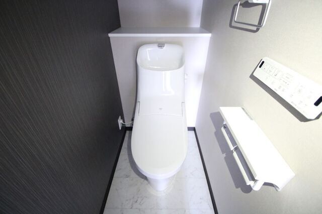 トイレ　※違う号室の参考写真です。