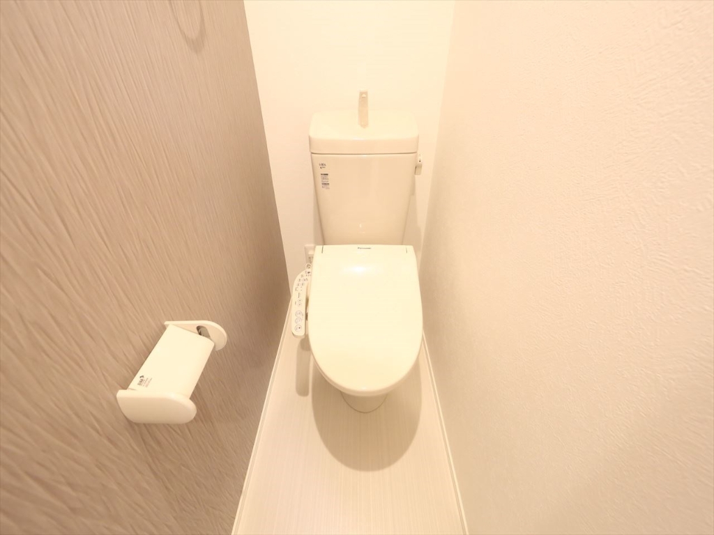 トイレ　温水洗浄暖房便座付トイレ　同仕様写真