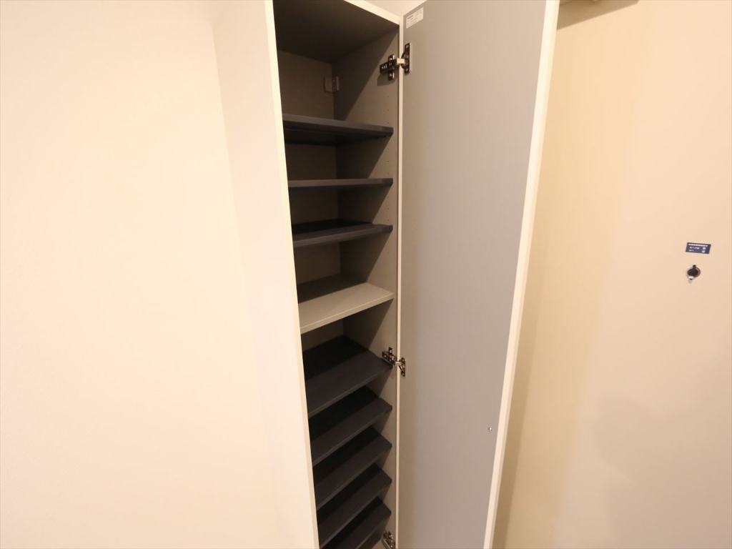 玄関　玄関　シューズボックス付（収納充実してます）　同仕様写真