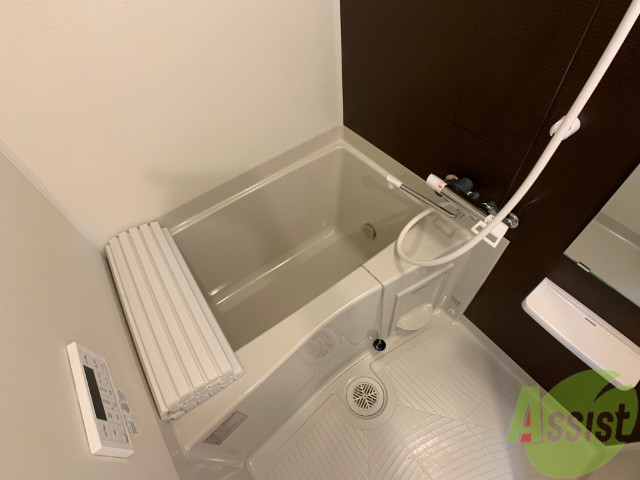 バス・シャワールーム　こちらはバスルームです。一人暮らしには最適ですね。