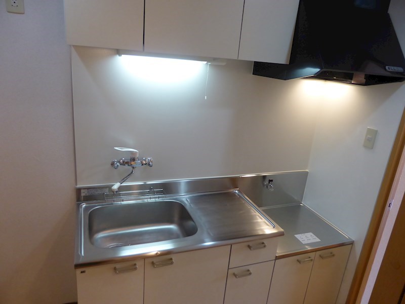 キッチン　同物件別部屋