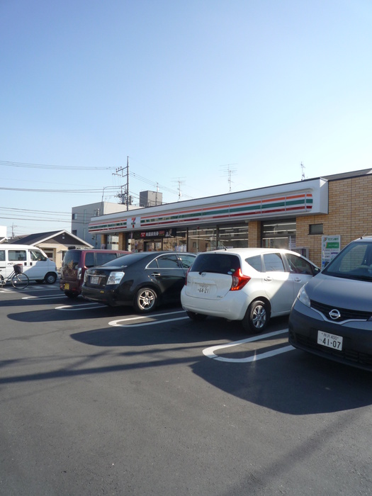 コンビニ　セブンイレブン（コンビニ）まで392m