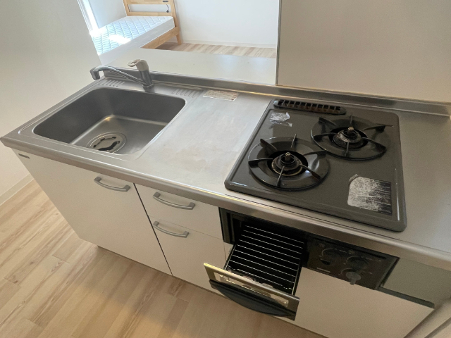 キッチン　同じ建物の別のお部屋の写真です。