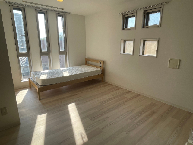 居室・リビング　同じ建物の別のお部屋の写真です。