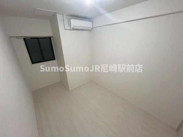 その他部屋・スペース　開放的な寝室です