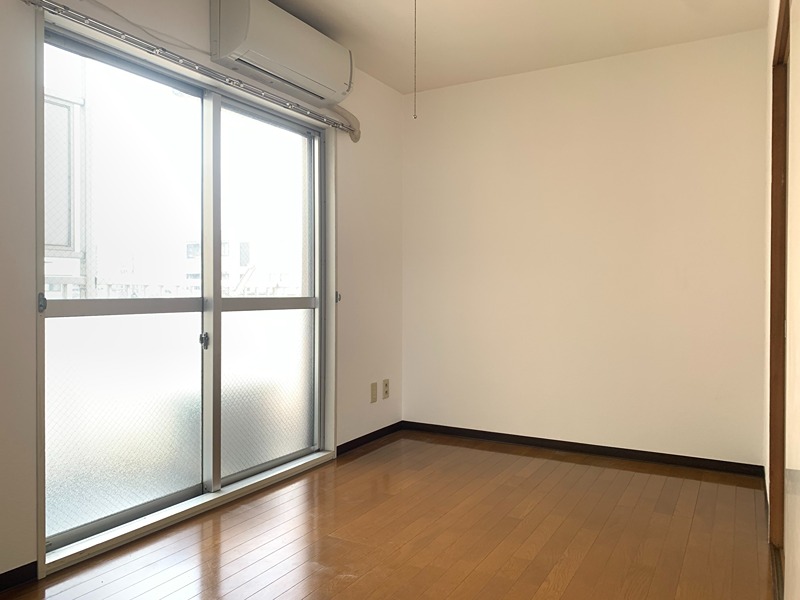 居室・リビング　写真は別号室のものです