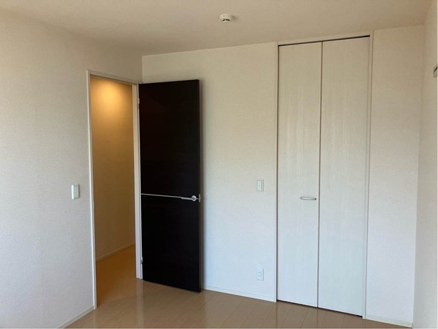 その他部屋・スペース　洋室6帖☆ワンステップクローゼットがあります☆お洋服の多い方