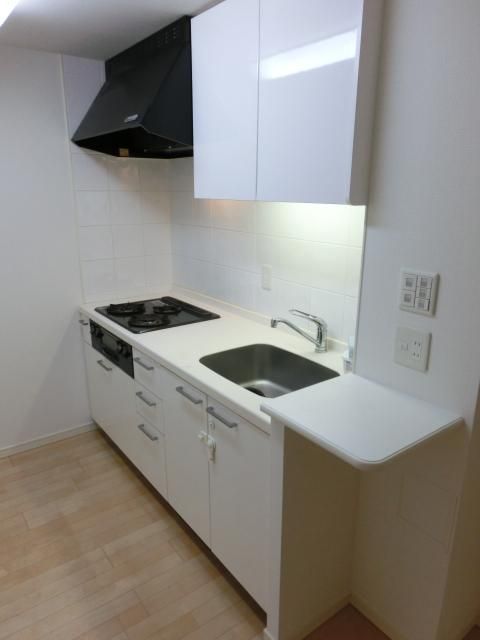 キッチン　三口システムキッチン