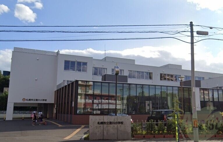 小学校　札幌市立澄川小学校（小学校）まで710m