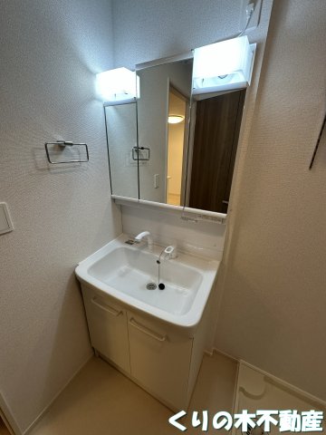 洗面設備　スペースが確保できる洗面所です