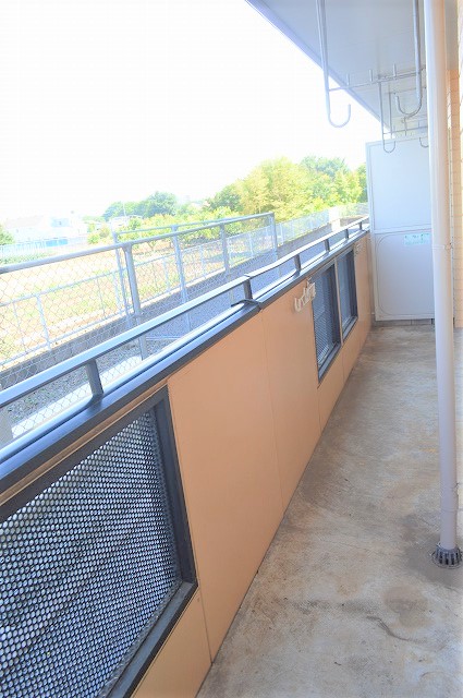 バルコニー　写真は同建物の別部屋を参考に掲載しております。