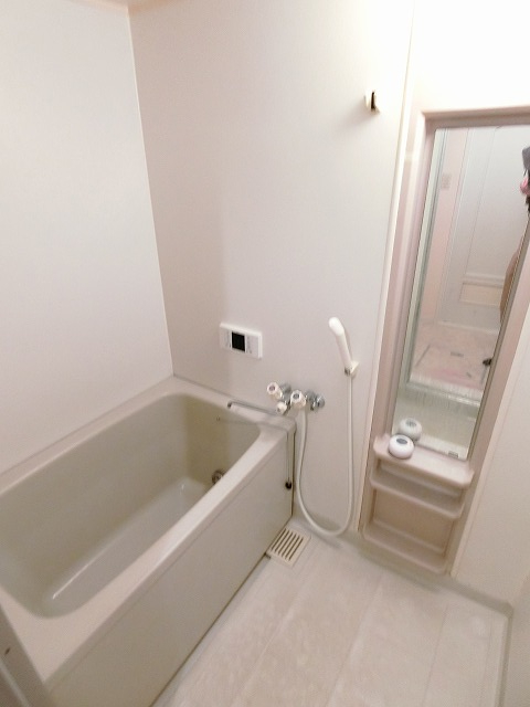 バス・シャワールーム　写真は同建物の別部屋を参考に掲載しております。