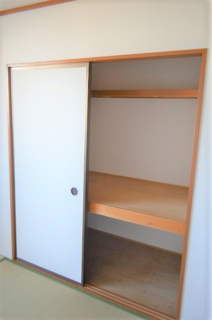 収納　写真は同建物の別部屋を参考に掲載しております。