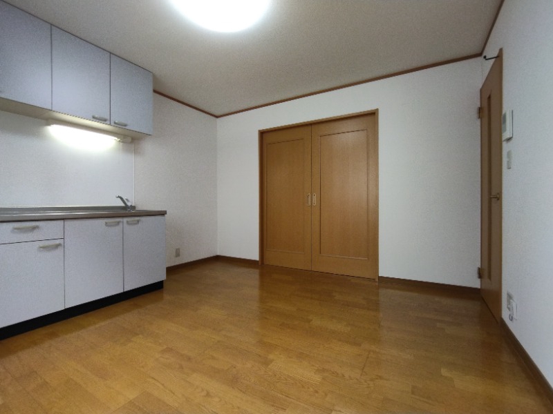 居室・リビング　同建物別部屋