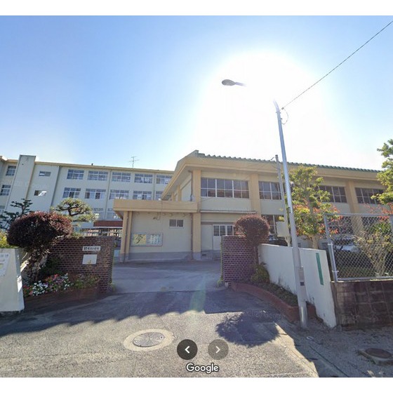 小学校　福岡市立老司小学校（小学校）まで455m