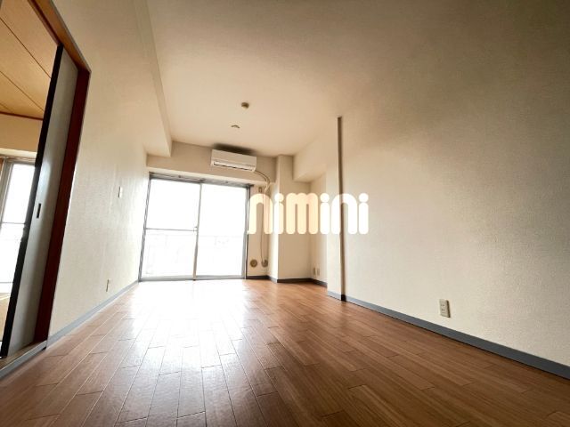 居室・リビング　別号室の参考写真