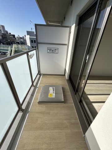 バルコニー　独立洗面台あり、毎朝おしゃれに忙しい女性の方におすすめです