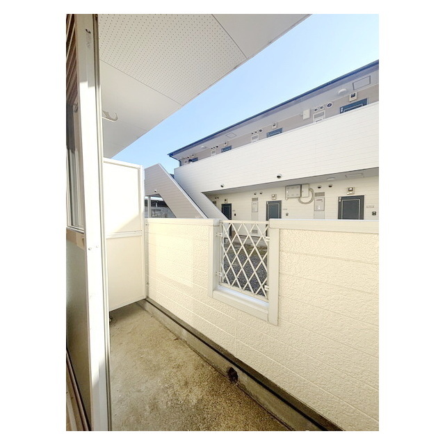 バルコニー　ノキがあるので少々の雨でも安心