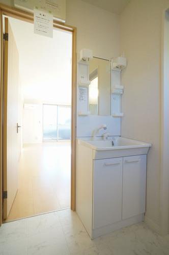 洗面設備　便利な洗髪洗面化粧台