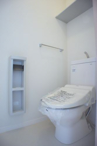 トイレ　温水洗浄機能付便座