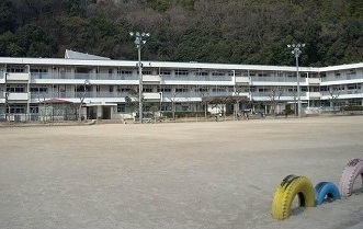 小学校　上温品小学校（小学校）まで800m