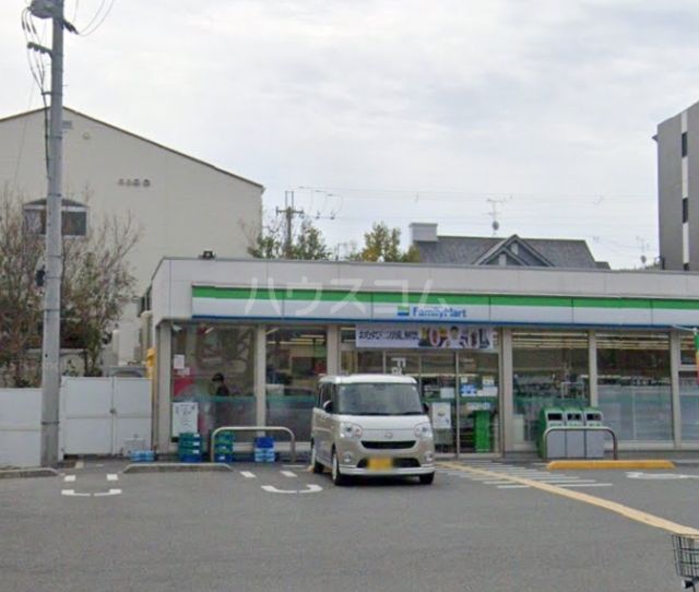コンビニ　ファミリーマート箕面小野原東店（コンビニ）まで116m