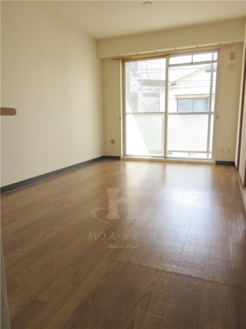 居室・リビング　別号室参考写真です