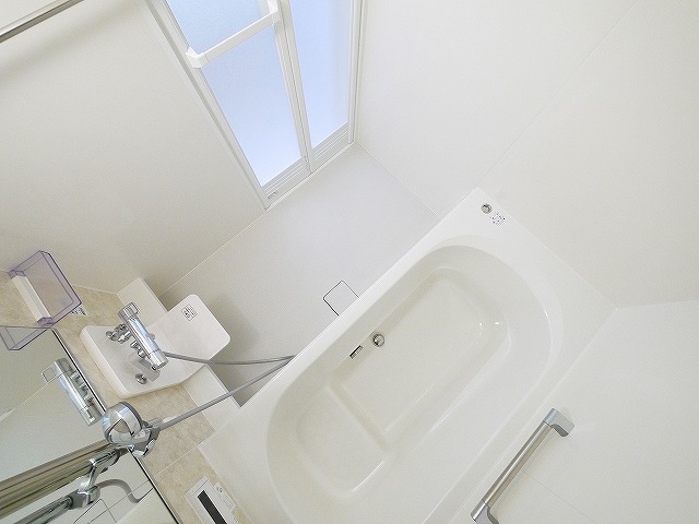 バス・シャワールーム　落ち着いた空間のお風呂です