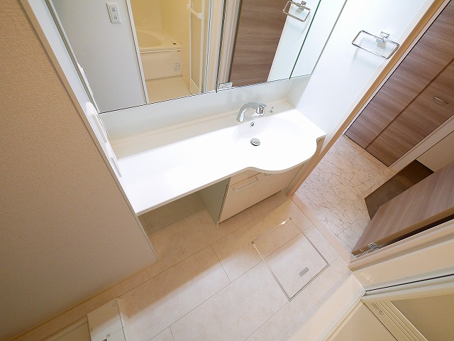 洗面設備　コンパクトで使いやすい洗面所