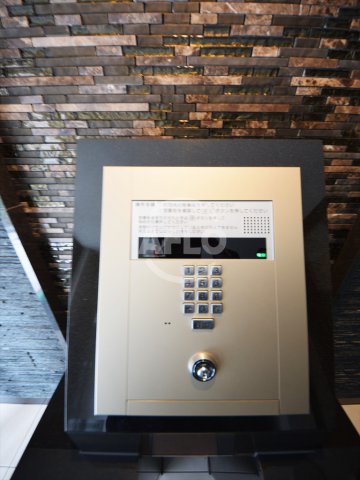 セキュリティ　ララプレイス難波シエール　オートロック