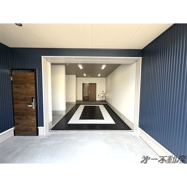 駐車場　ビルトインガレージ