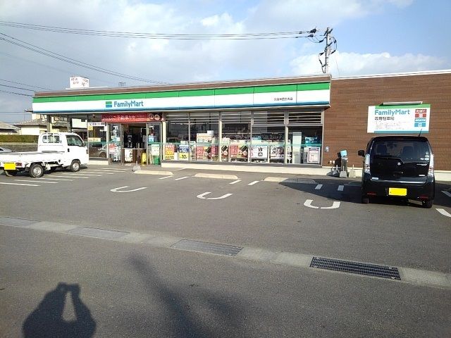 コンビニ　ファミリーマート久留米田主丸店（コンビニ）まで390m